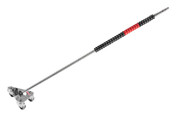 Die Unterbodenlanze ermöglicht das Reinigen schwer zugänglicher Bereiche, zum Beispiel unter überhängenden Aufbauten. Man kann die Lanze auf Rädern unter störenden Maschinen oder Schränken manövrieren.