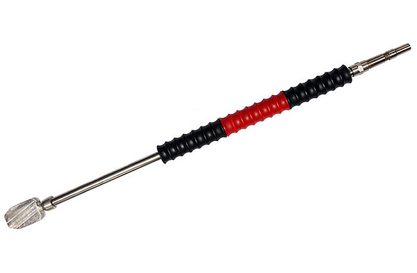 Starkes Reinigungsergebnis durch pendelnden stark fokussierten Wasserstrahl. Die Edelstahldüse hat einen Sprühwinkel von 25° und vereint eine hohe Flächenleistung mit einer kraftvollen Aufprallwirkung, indem der Wasserstrahl mit hoher Frequenz pendelt