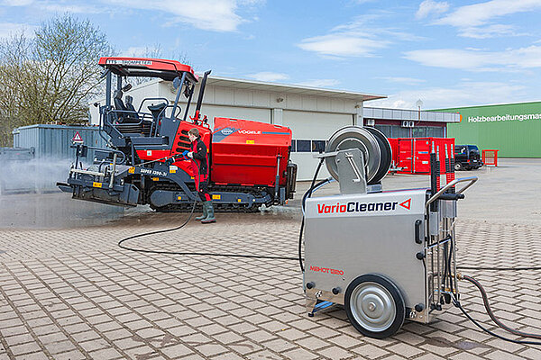 Baumaschinenreinigung Um Baumaschinen effizient und effektiv zu reinigen, bietet sich die professionelle Hochdrucktechnik von VarioCleaner an.